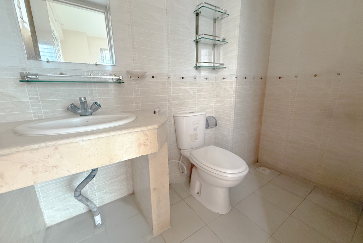 1775 sft ready apartment in Bailey Road