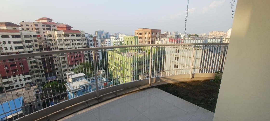 2605 sqft luxury apartment in New Eskaton Road