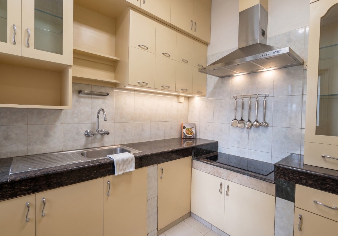 1922 sqft well-maintained apartment in Niketan