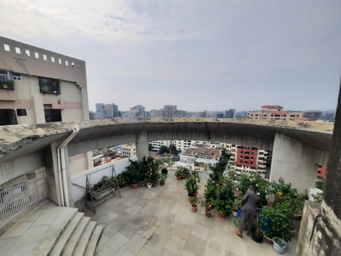 2605 sqft luxury apartment in New Eskaton Road